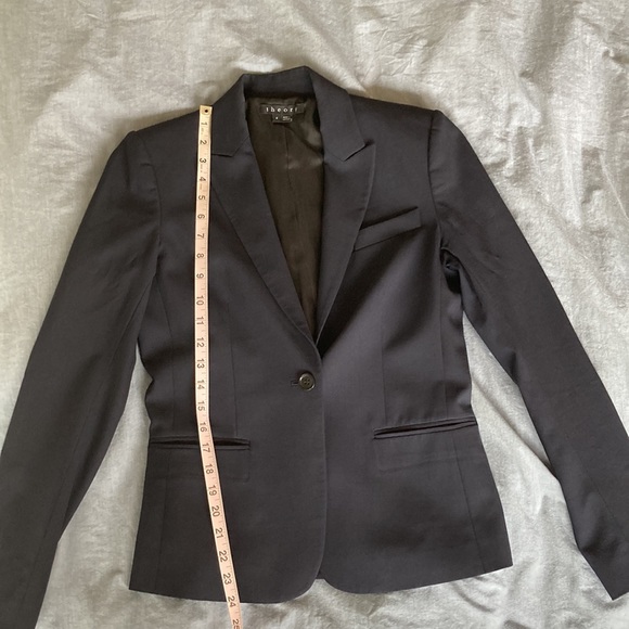 **SOLD** Theory wool Gabe B blazer, dark blue - Picture 5 of 15